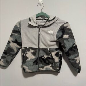 The North Face- Kids hooded fleece. Black and gray camo. Size XS/6